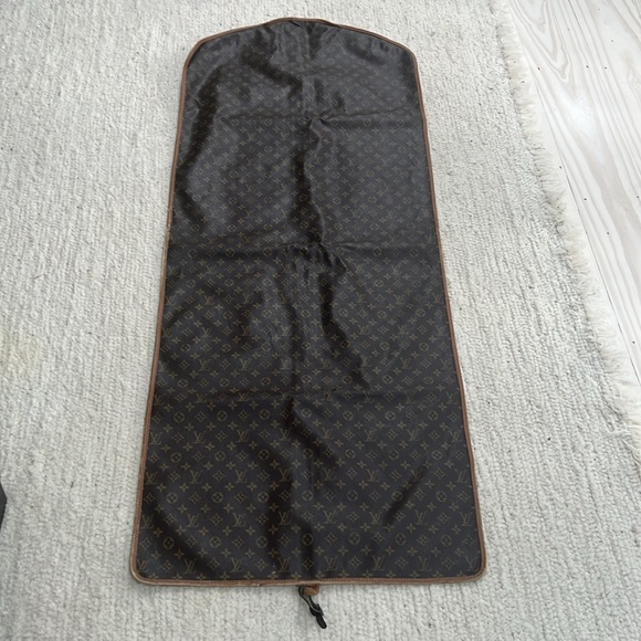 Louis Vuitton Garment Bag - Picture 4 of 13